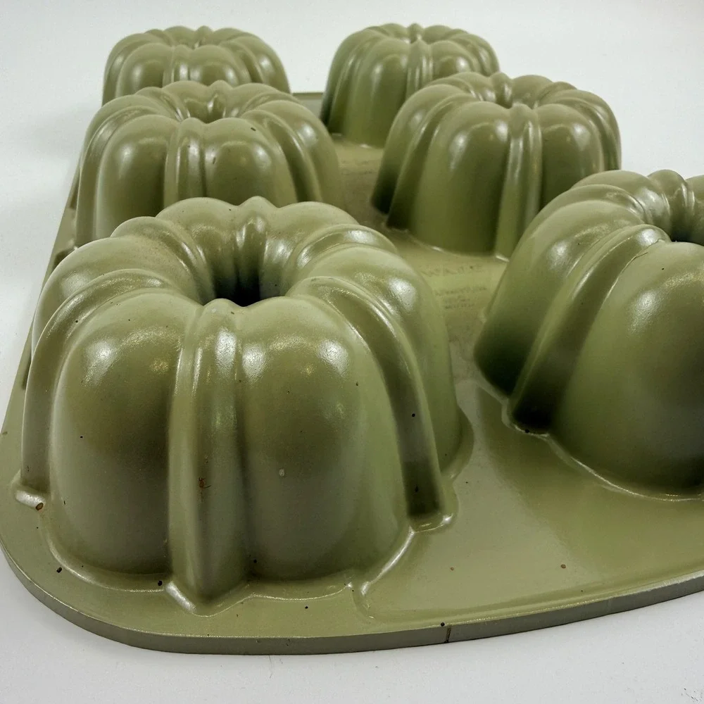 Vintage Nordic Ware Avocado Bundt-Lette Pan w/ Box Mini Bundt Cakes